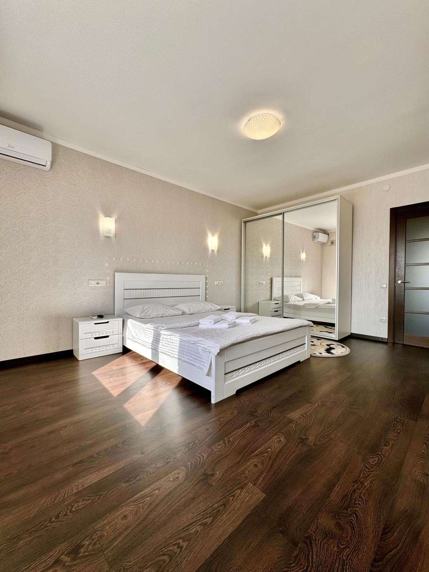Apartpoltava Світлі Просторі Апартаменти 80М2 , 2-Окремі Кімнати, Новобудова Центр Чек Банківський Bagian luar foto
